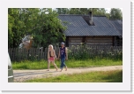 couple on tehe village road_5473 * 2900 x 1896 * (5.05MB)